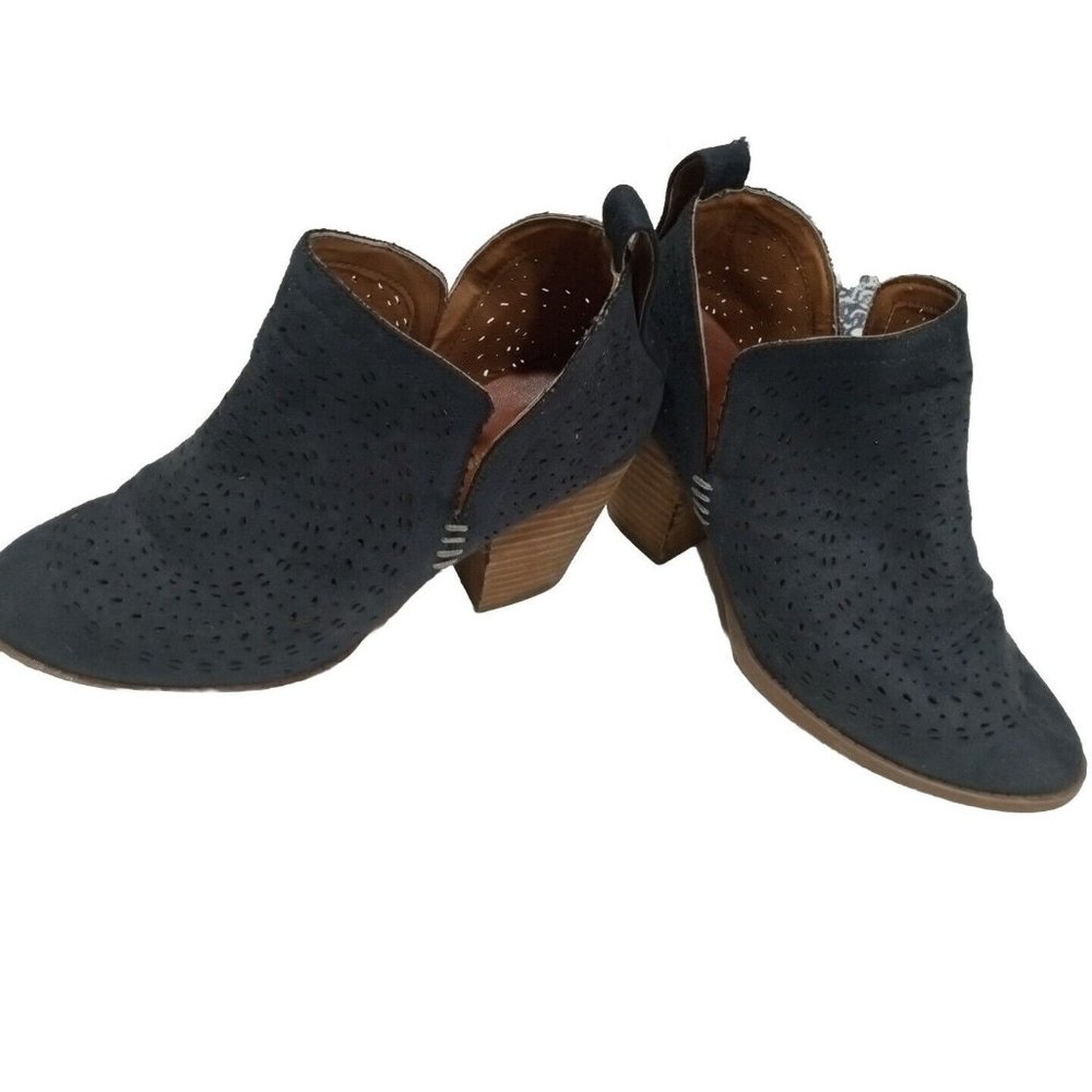 Massani Women's Grey Bootie Size 8 With Cutout Stretch Slip On Style Suede